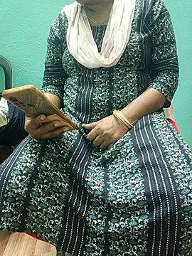 Snapshot of desi_boudi87 chatting on November 2, 2025, 11:48 am desi boudi87 online show from November 2, 2025, 11:48 am