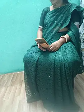 Snapshot of desi_boudi87 chatting on October 20, 2025, 9:43 am desi boudi87 online show from October 20, 2025, 9:43 am