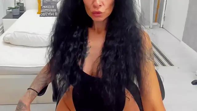 Snapshot of MarbellaRyder chatting on November 15, 2025, 6:06 am MarbellaRyder online show from November 15, 2025, 6:06 am