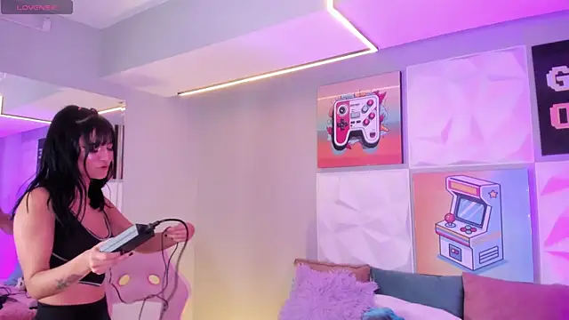 LindaWz  online show from November 23, 2025, 4:55 am