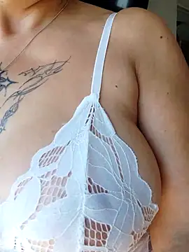 Snapshot of Gatithaaa chatting on February 15, 2026, 3:00 pm Gatithaaa online show from February 15, 2026, 3:00 pm