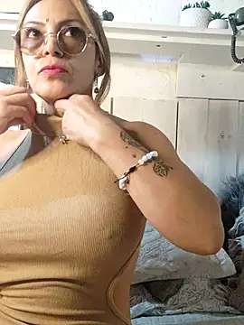 Snapshot of Gatithaaa chatting on March 6, 2026, 10:05 pm Gatithaaa online show from March 6, 2026, 10:05 pm