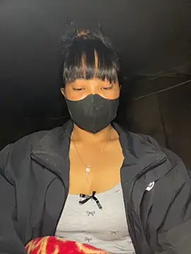 Snapshot of delwyn- chatting on November 29, 2025, 5:57 pm delwyn- online show from November 29, 2025, 5:57 pm