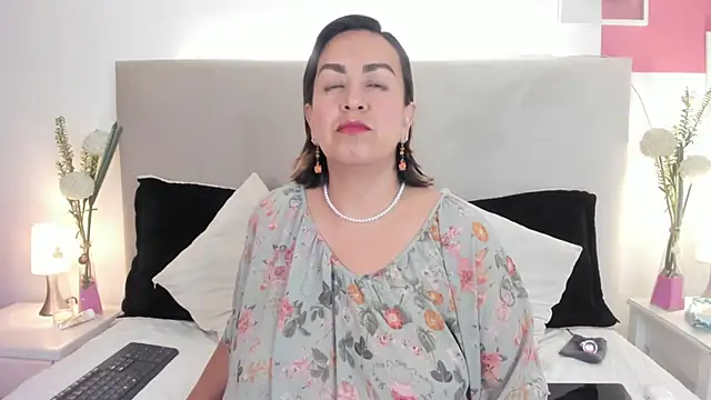 Angel Velvet online show from March 22, 2026, 10:00 pm