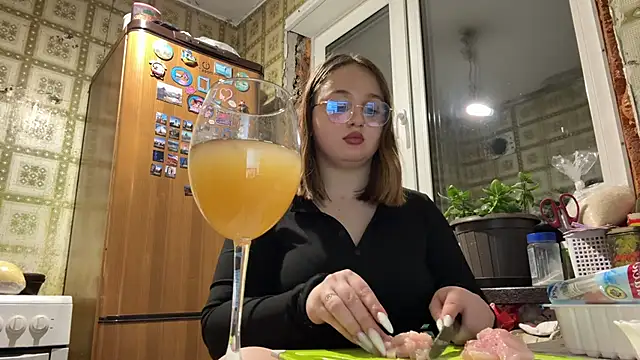 IvyGlimpse online show from October 13, 2025, 6:09 pm