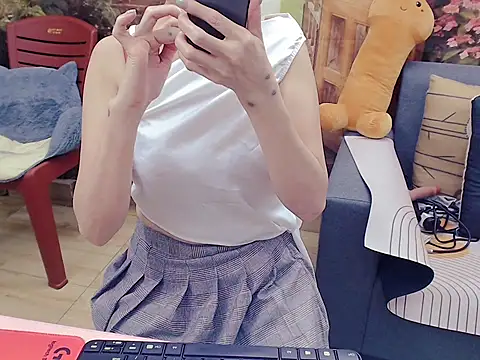 Snapshot of Funnygirl_9x chatting on October 30, 2025, 12:42 am Funnygirl 9x online show from October 30, 2025, 12:42 am