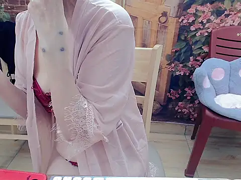 Snapshot of Funnygirl_9x chatting on October 21, 2025, 12:54 am Funnygirl 9x online show from October 21, 2025, 12:54 am