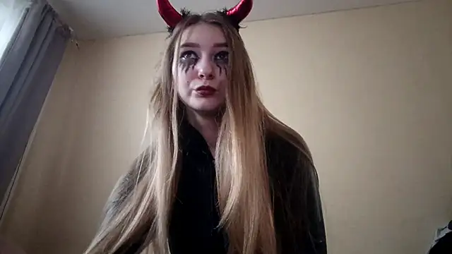 Nymera flare online show from November 12, 2025, 6:39 am