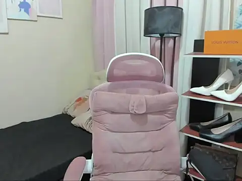 Snapshot of Seductive_Margaux chatting on October 7, 2025, 7:31 am Seductive Margaux online show from October 7, 2025, 7:31 am