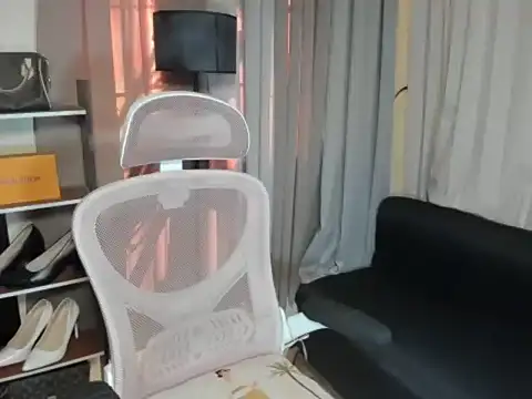 Snapshot of Seductive_Margaux chatting on December 14, 2025, 8:09 am Seductive Margaux online show from December 14, 2025, 8:09 am