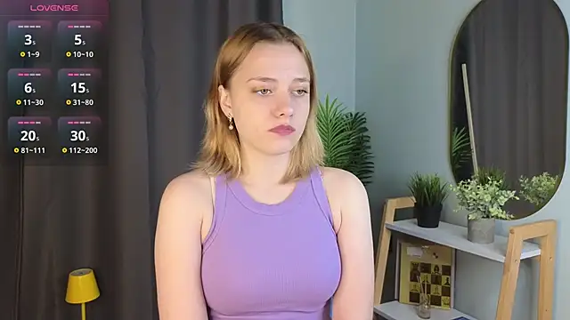 Snapshot of HollieCollelo chatting on October 15, 2025, 3:05 am HollieCollelo online show from October 15, 2025, 3:05 am