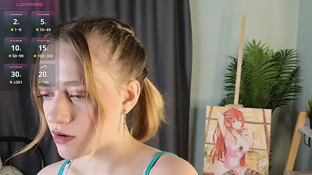 Snapshot of HollieCollelo chatting on December 14, 2025, 3:57 am HollieCollelo online show from December 14, 2025, 3:57 am