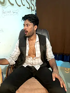 Snapshot of MeekBatgirl chatting on November 20, 2025, 1:34 pm MeekBatgirl online show from November 20, 2025, 1:34 pm