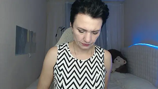 AvaSaturnian online show from November 22, 2025, 1:21 pm