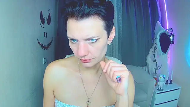 AvaSaturnian online show from October 29, 2025, 1:43 pm