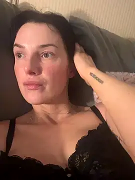 Snapshot of Remirosee chatting on December 1, 2025, 8:10 pm Remirosee online show from December 1, 2025, 8:10 pm