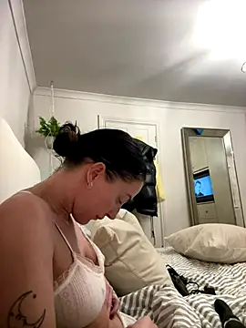 Snapshot of Remirosee chatting on December 13, 2025, 8:04 pm Remirosee online show from December 13, 2025, 8:04 pm