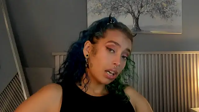 Cristal r4ven online show from October 1, 2025, 8:35 pm
