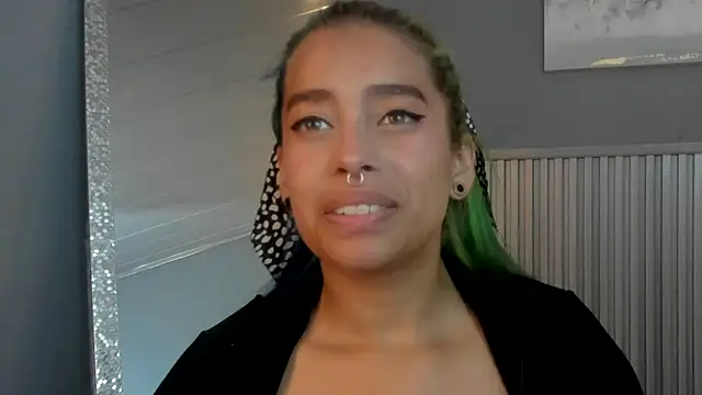 Cristal r4ven online show from September 22, 2025, 9:21 pm
