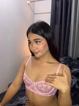 Snapshot of AngelHille chatting on November 4, 2025, 4:22 pm AngelHille online show from November 4, 2025, 4:22 pm