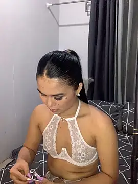 Snapshot of AngelHille chatting on November 24, 2025, 3:56 pm AngelHille online show from November 24, 2025, 3:56 pm