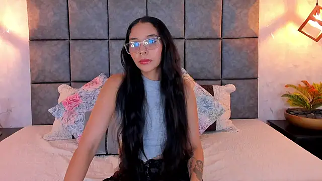 Roseaurora online show from June 18, 2026, 10:53 am