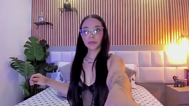 Roseaurora online show from November 20, 2025, 12:39 pm