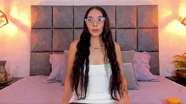 Roseaurora online show from April 28, 2026, 11:36 am
