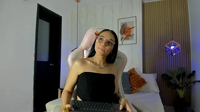 Roseaurora online show from November 29, 2025, 7:36 pm