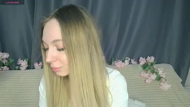 Snapshot of BabbbyFoxxx chatting on November 12, 2025, 4:05 am BabbbyFoxxx online show from November 12, 2025, 4:05 am