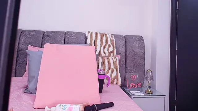 Snapshot of sweegirl69 chatting on November 18, 2025, 12:08 pm sweegirl69 online show from November 18, 2025, 12:08 pm