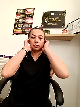 Snapshot of Madisson-04_ chatting on July 31, 2026, 11:42 am Madisson-04 online show from July 31, 2026, 11:42 am
