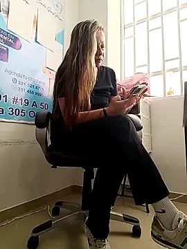 Snapshot of Madisson-04_ chatting on February 21, 2026, 3:36 pm Madisson-04 online show from February 21, 2026, 3:36 pm