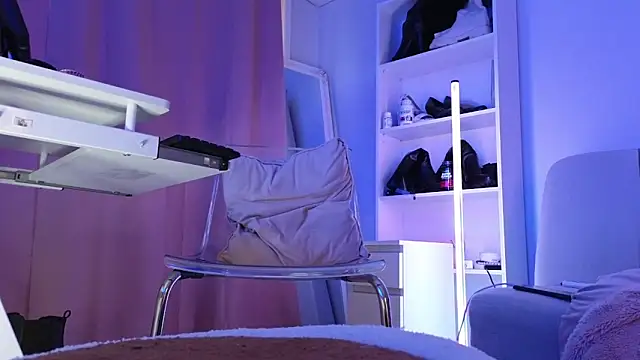 CruelSiren online show from December 18, 2025, 6:29 am