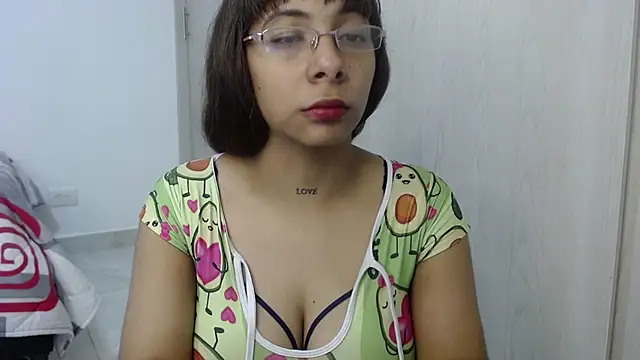 Kittyrose3 online show from October 6, 2025, 5:08 am