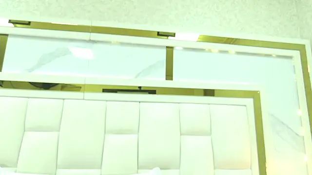 Snapshot of violet_sm chatting on November 6, 2025, 3:21 am violet sm online show from November 6, 2025, 3:21 am