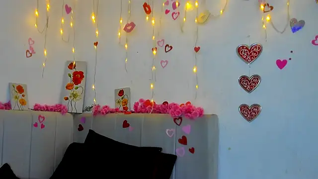 milf latinn online show from October 2, 2025, 4:54 pm