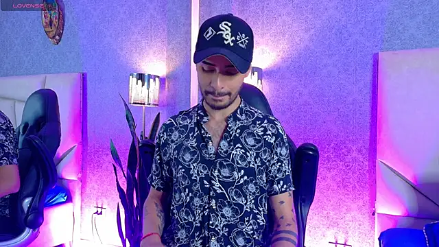 Snapshot of HairyDiamond_ chatting on September 29, 2025, 12:06 am HairyDiamond online show from September 29, 2025, 12:06 am