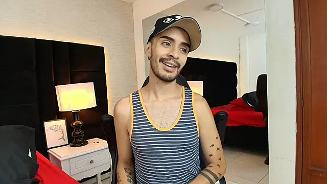 Snapshot of HairyDiamond_ chatting on September 14, 2025, 7:36 pm HairyDiamond online show from September 14, 2025, 7:36 pm