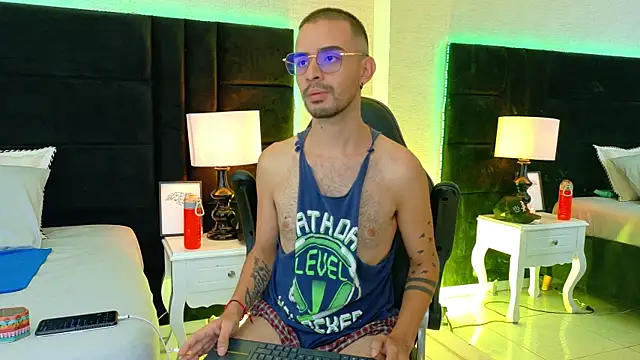 Snapshot of HairyDiamond_ chatting on September 22, 2025, 3:34 am HairyDiamond online show from September 22, 2025, 3:34 am