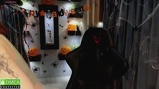 Snapshot of Roxy_foxi chatting on October 31, 2025, 1:13 am Roxy foxi online show from October 31, 2025, 1:13 am