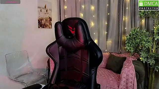 Snapshot of Roxy_foxi chatting on November 24, 2025, 1:05 am Roxy foxi online show from November 24, 2025, 1:05 am