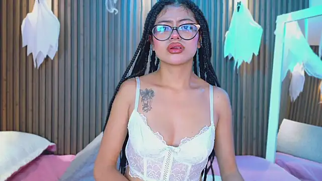 Snapshot of AlanaWalker9 chatting on October 29, 2025, 11:42 am AlanaWalker9 online show from October 29, 2025, 11:42 am