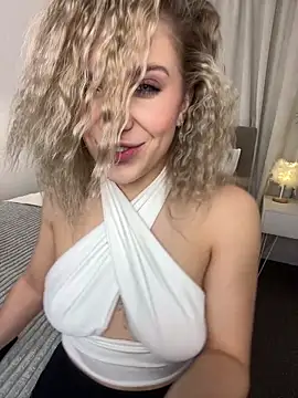 Snapshot of AlisaMyers chatting on December 21, 2025, 6:26 am AlisaMyers online show from December 21, 2025, 6:26 am