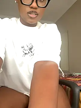 Moonzy77 online show from October 16, 2025, 12:46 pm