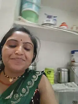 Snapshot of LUCKY_cut chatting on August 3, 2026, 1:39 pm LUCKY cut online show from August 3, 2026, 1:39 pm