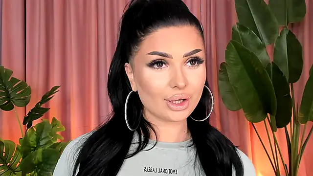 Snapshot of KylieKroftt chatting on October 10, 2025, 2:40 pm KylieKroftt online show from October 10, 2025, 2:40 pm