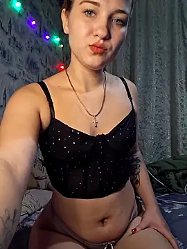 Snapshot of BunnyMeeow chatting on September 18, 2025, 7:39 pm BunnyMeeow online show from September 18, 2025, 7:39 pm