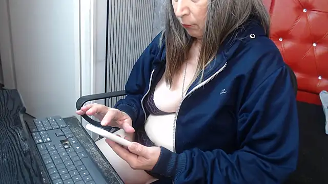 linda  mature online show from October 23, 2025, 12:15 pm