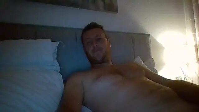 Londonlad818 online show from May 29, 2026, 8:48 pm